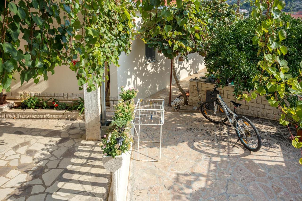 Apartments And Rooms With Parking Space Marina, Trogir - 5953 Eksteriør billede