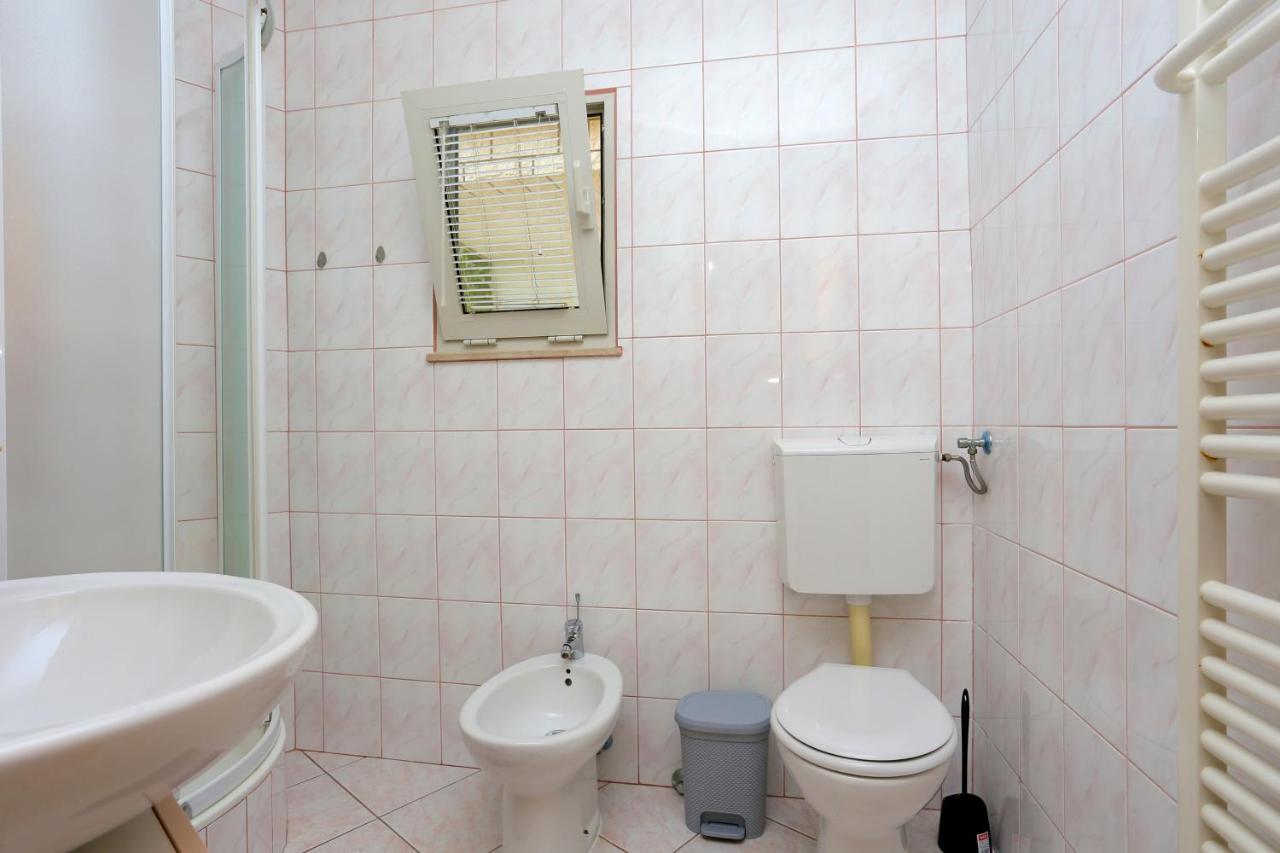 Apartments And Rooms With Parking Space Marina, Trogir - 5953 Eksteriør billede