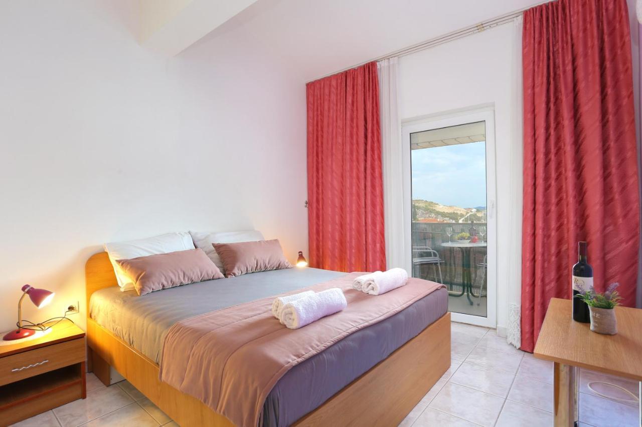 Apartments And Rooms With Parking Space Marina, Trogir - 5953 Eksteriør billede