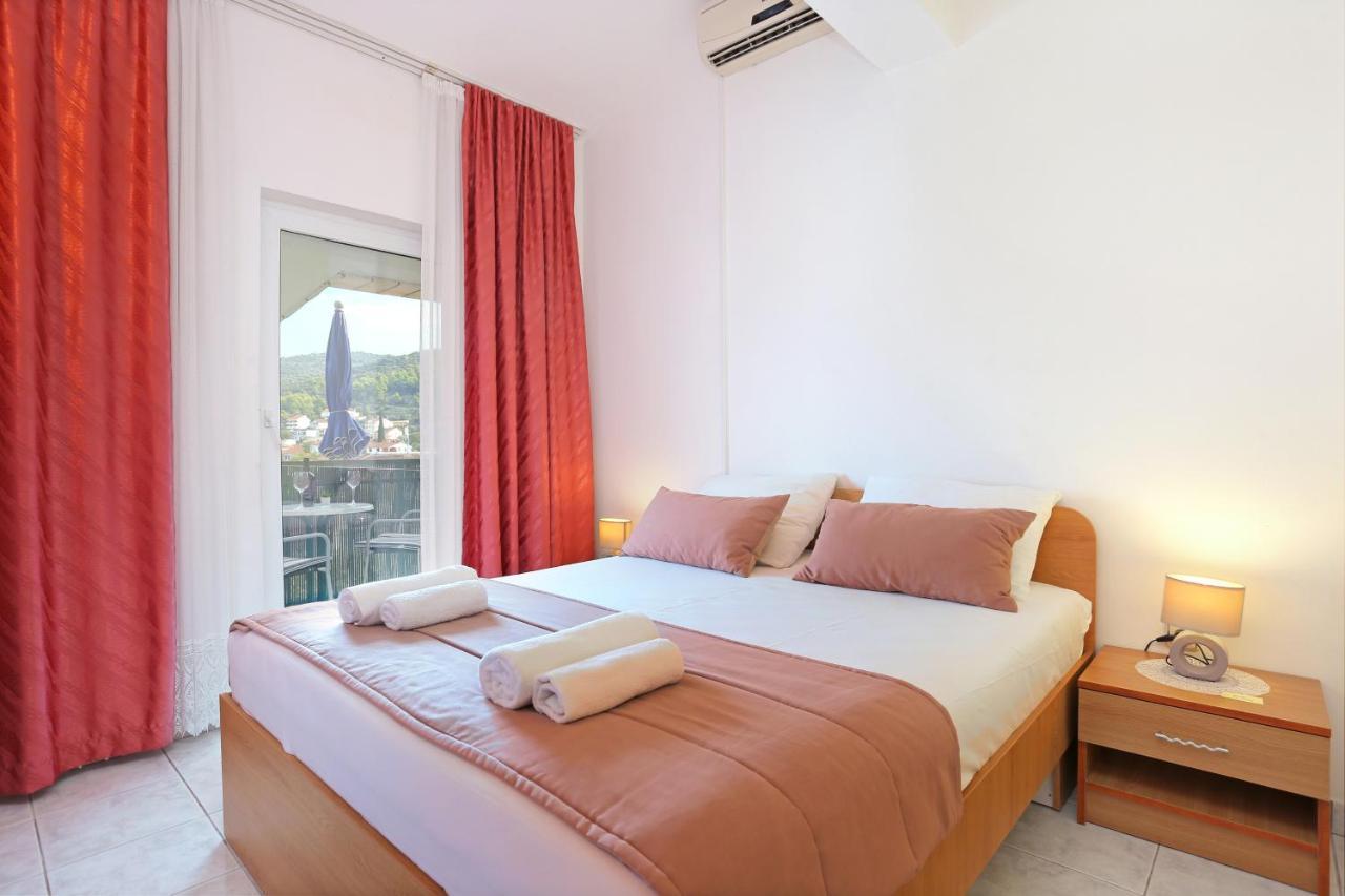 Apartments And Rooms With Parking Space Marina, Trogir - 5953 Eksteriør billede