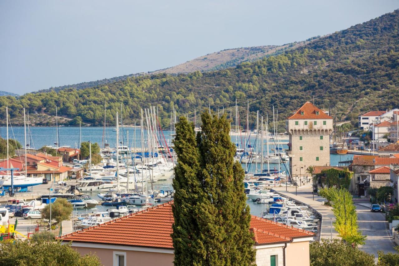 Apartments And Rooms With Parking Space Marina, Trogir - 5953 Eksteriør billede
