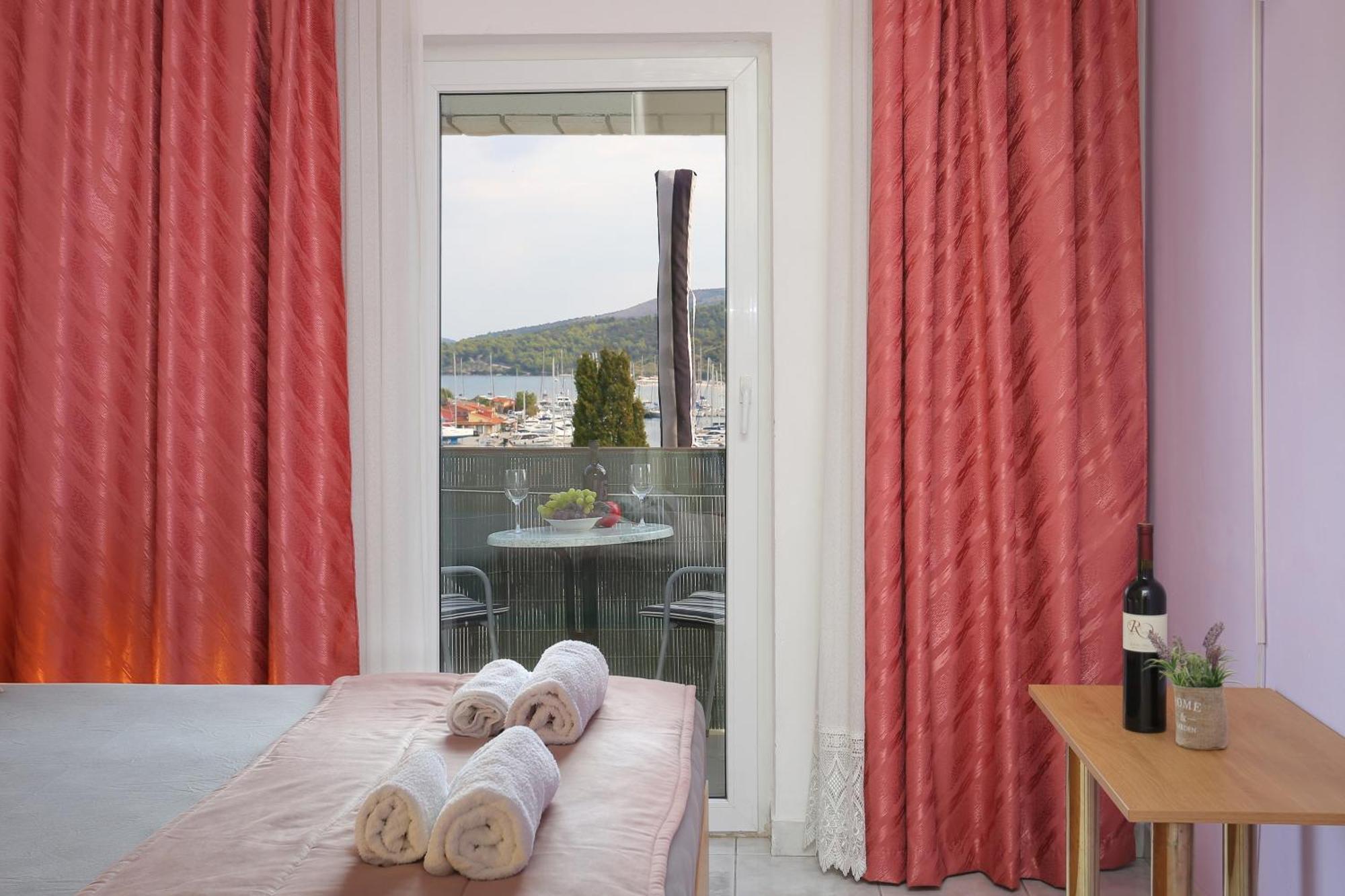 Apartments And Rooms With Parking Space Marina, Trogir - 5953 Værelse billede